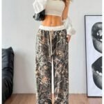 SOLY HUX Women's Camo Pants Wide Leg Baggy Sweatpants Elastic Waist Drawstring Loose Pants Trendy Y2K Drawstring Trousers
